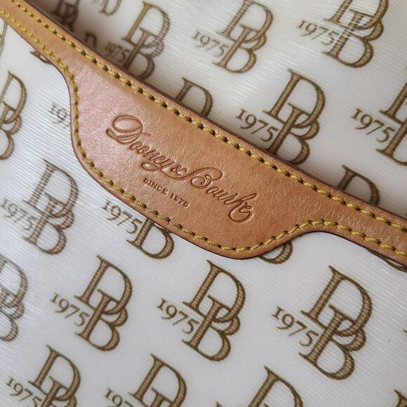 Dooney and Bourke Hobo Bag Collins East West 1975 Signature Ivory Brown *READ* - Picture 5 of 16